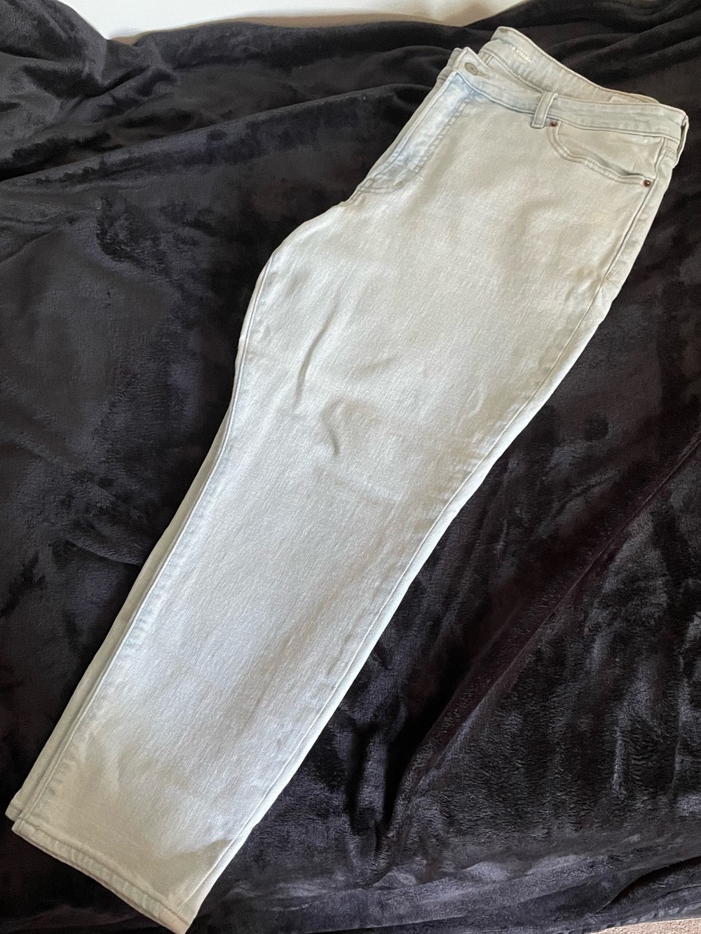 Old Navy High-Rise Women's Jeans in Light Gray Wash